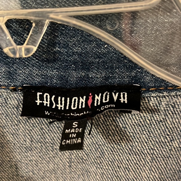 Fashion nova small oversized Jean jacket distressed - Picture 4 of 8